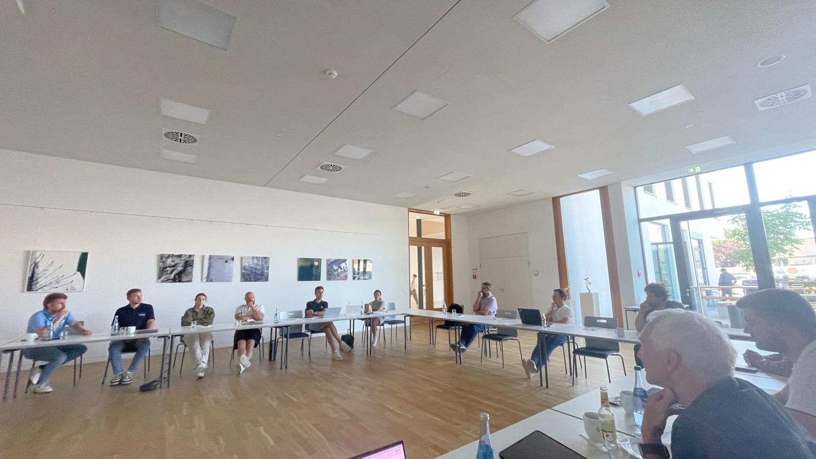 Austausch während des Abschlussworkshops der KI-Werkstatt